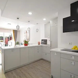 https://luxury-beach-side-apartment-in-marbella-playa.es-andalucia.com